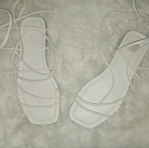 Women white open toe lace up flat sandals - Picture 4 of 9